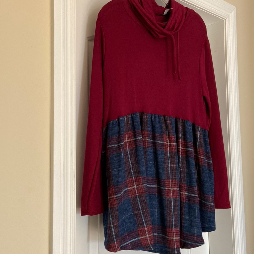 Absolutely stunning cowl neck tunic in size M